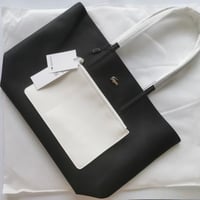 شنطة لاكوست دبل فيس ابيض L