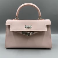 شنطة بينك فاتح