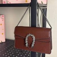 شنطة كتف قوتشي عنابي