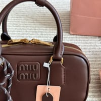 شنطة يد miu miu مقاس صغير