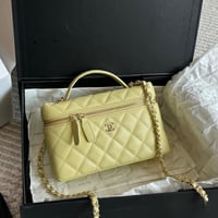 شنطة يد شانيل أصفر