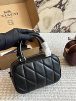 شنطة يد كوتش أسود