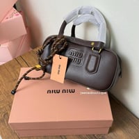 شنطة يد miu miu مقاس صغير