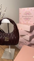 شنطة يد miu miu برغندي