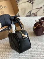 شنطة يد كوتش أسود