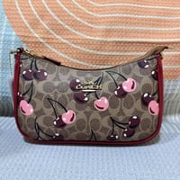 شنطة كتف كوتش