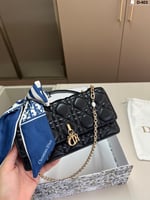 شنطة يد ديور أسود مطفي