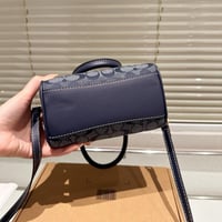 شنطة كوتش كحلي مخملي