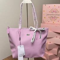 شنطة لاكوست فيس موف فاتح