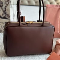 شنطة يد miu miu مقاس كبير