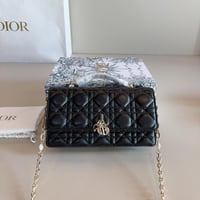 شنطة يد ديور أسود مطفي