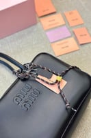 شنطة يد miu miu