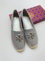 حذاء توري بورش فضي