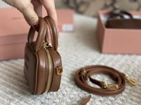 ميدالية على شكل شنطه صغيره miu miu