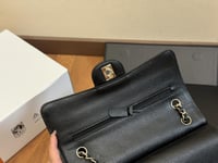 شنطة كتف شانيل