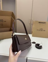 شنطة كتف كوتش بني غامق