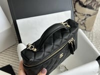 شنطة يد شانيل أسود