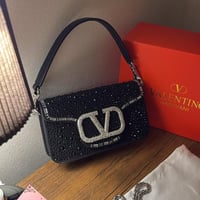 شنطة يد فالنتينو