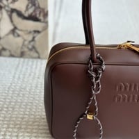 شنطة يد miu miu مقاس كبير