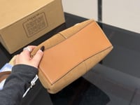 كوتش لانا بني مخمل