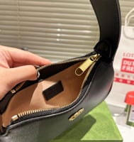 شنطة يد قوتشي