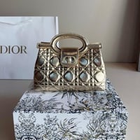 شنطة ليدي ديور مايكرو ذهبي