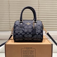 شنطة كوتش كحلي مخملي