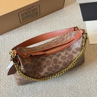 شنطة يد كوتش