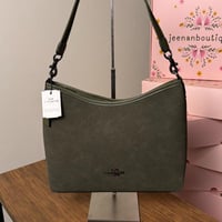 شنطة كوتش مخمل زيتي كبير