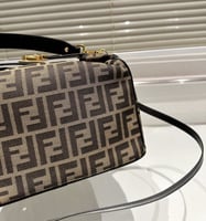 شنطة يد فندي