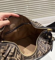 شنطة يد فندي