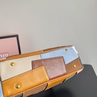 شنطة يد miu miu وسط