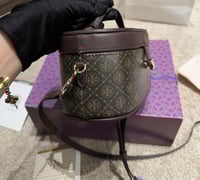 شنطة يد توري بورش