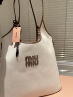 توت باق miu miu