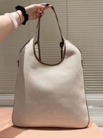 توت باق miu miu