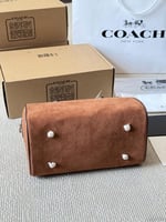 شنطة كوتش بني مخمل