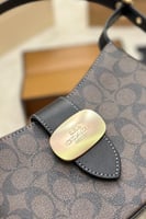 شنطة كتف كوتش بني