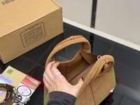 كوتش لانا بني مخمل