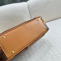 شنطة يد miu miu كبير