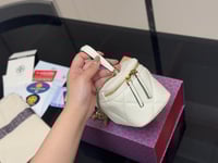 شنطة يد توري بورش