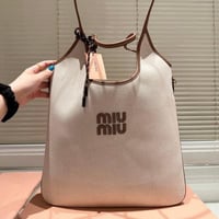 توت باق miu miu