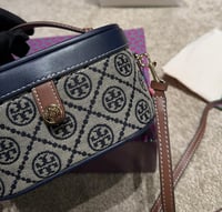 شنطة يد توري بورش