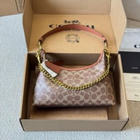 شنطة يد كوتش