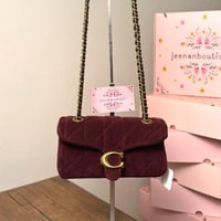 شنطة كوتش مخمل أحمر صغير