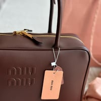 شنطة يد miu miu مقاس كبير