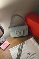 شنطة يد فالنتينو