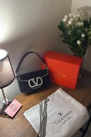 شنطة يد فالنتينو