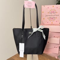 شنطة لاكوست فيس أسود