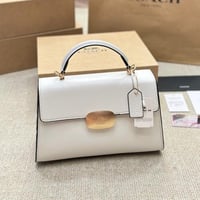 شنطة يد كوتش أبيض