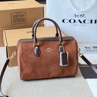 شنطة كوتش بني مخمل